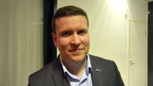Riksdagsledamot Ville Tavio ställer upp i kommunalvalet. Ville Tavio Sannfinländarna