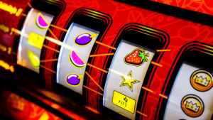 Tempot vid spelmaskinerna har ökat det senaste decenniet. Närbild av spelautomat
