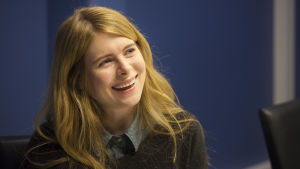 Emma Cline har skrivit en bok som utgår från kretsen kring Charles Manson. Författaren Emma Cline.