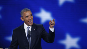 De nuvarande nätneutralitetsreglerna befästes under Obamaadministrationen Barack Obama talar under demokraternas partikonvent.
