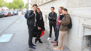 Studerade i Lyon låter bli att rösta på söndag. Studerade i Lyon låter bli att rösat på söndag.