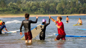 Surfing The Nations besöker nu Nordkorea för fjärde året i rad. Målet är att bygga vänskapsband och att lära ut sporten. Kanske Nordkorea blir surfarnas nästa resemål? samuel snellman