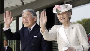 Akihito och hans fru kejsarinnan Michiko i augusti 2014. Japans kejsare Akihito och hans fru kejsarinnan Michiko i augusti 2014.
