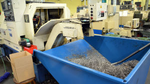 Kunniga på CNC-teknik är en bristvara. Tillverkning vid metallföretaget Helapala i Tessjö