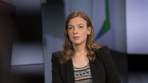 Li Andersson, Vänstern: "Vi är beredda att med lag stadga om ett maximiantal barn per socialarbetare som kommunerna måste följa samt betydliga viten som kan dömas ut om nivåerna överskrids." Li Andersson Kohti vaaleja puheenjohtatentissä