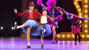 Lassi Hirvonen ja Kasperi Virta tanssivat HKT:n musikaalissa Billy Elliot