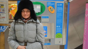 Susanna Veldi använder ofta biljettautomaten när hon köper pappersbiljett. Resenär Susanna Veldi