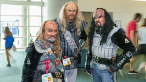 Klingoneiksi pukeutuneita faneja San Diego Comic-Con -tapahtumassa vuonna 2014. Klingoneita. SDCC 2014.