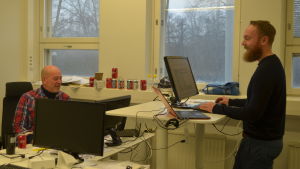 Underbart! Tycker Gunnar Suikki (till vänster) och Fredrik Löfberg om atmosfären vid Maria sjukhusområde. Gunnar Suikki till vänster och Fredrik Löfberg i Nord Safetys kontorsutrymmen.