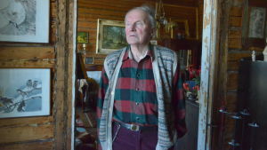 Junes har använt flera år till att bland annat ta bort spåren av de tiotals skuhusbås som villan var uppdelad i efter Diakonissanstaltens verksamhet. Aulis Junes, ägare till Fågelsångens villa nummer 9.
