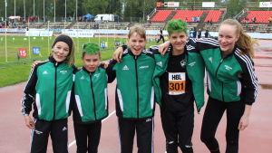 Vinnarlaget från vänster Hanna och Axel Granbäck, Frida Häggkvist, Joel Storbäck och Johanna Tikkala. Pörtom skolas vinnarlag 5 gånger 80 meter.
