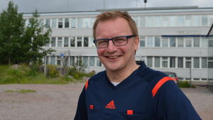 Jan-Erik Eklöf har tillsammans med kyrkoherden fört testamentsfrågan till förvaltningsdomstolen. Domare i Helsinki Cup