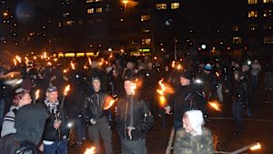 Så här såg det ut 2015 då ultranationalisterna i 612-fackeltåget demonstrerade på Tölö torg i Helsingfors i fjol. 612-föreningen demonstrerar i Helsingfors, Tölö torg