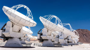 Vad som händer med meddelandet i det svarta hålet är okänt. Radioteleskopet ALMA i Chile.