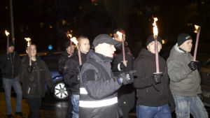 Deltagare i fackeltåget 612 på självständighetsdagen 2014. Med bl.a. Johannes Murto och Eppu Torniainen från Finska Motståndsrörelsen.