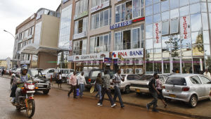 Gatorna i Rwandas huvudstad Kigali skräpas inte ner av plast. Kigali, Rwanda.