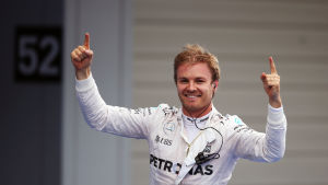 Nico Rosberg vann efter hård kamp mot Lewis Hamilton. Nico Rosberg är en tysk racerförare.