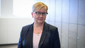 Juristen Riitta Leppiniemi har försvarat Aarnio i rätten. Riitta Leppiniemi är Jari Aarnios jurist.