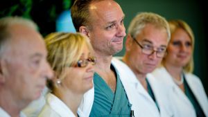 Kirurgen Mats Brännstrom, tredje från vänster med sitt team vid en presskonferens efter en lyckad livmodertransplantation hösten 2012 Kirurgen Mats Brännstrom, tredje från vänster med sitt team vid en presskonferens den 18 september 2012 efter en lyckad livmodertransplantation vid Sahlgrenska Universitetssjukshuset.