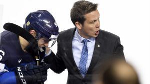 Vilken är relationen mellan Marjamäki och NHL-spelarna? Lauri Marjamäkis defensiva hockey har ogillats i Sverige.