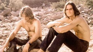 Dennis Wilson ja James Taylor. Dennis Wilson ja James Taylor elokuvassa Two-Lane Blacktop. Ohjaus Monte Hellman.