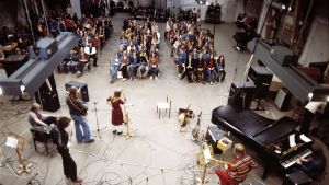 Liisankadun stereostudio oli entinen Suomen Filmiteollisuuden elokuvahalli. Yleisradion viimeisessä Popstudio-sarjan konsertissa toukokuussa 1977 esiintyi Mike Westhues Band, jossa soittivat Dave Lindholm vasemmalla, Mike Westhues, Tiitta Spout, Zape Lepp