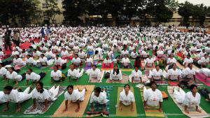 Solhälsning på världsyogadagen i Bangalore. Solhälsning på världsyogadagen i Bangalore, Indien