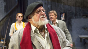 Esko Salminen som professor Serebrjakov i Vanja-eno på Helsingfors stadsteater Foto från Vanja-eno på Helsingfors stadsteater