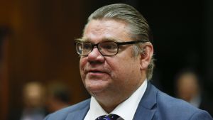 Sannfinländarnas dåvarande ordförande Timo Soini kammade hem nästan 30 000 röster i riksdagsvalet 2015. Utrikesminister Timo Soini (Sannf) i Bryssel 20.7.2015