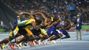 Usain Bolt spurtar iväg - koncentrerad. Starten i 100-metersloppets final vid OS i Rio.