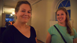 Jenni Bergman och Sandra Forsell gillade patientrummen mer än vinden. Två kvinnor tittar in i kameran och ler.
