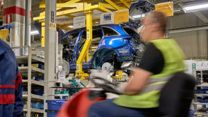 Finlands exportindustri, som bilfabriken i Nystad, har gått på högvarv de senaste åren. Auton runko liukuhihnalla.