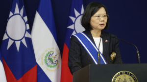 Taiwans president Tsai Ing-wen är mer nationalistisk än sina föregångare men inte ens hon har vågat tala öppet om självständighet för Taiwan av rädsla för Kinas reaktion Taiwans president Tsai Ing-wen är mer nationalistisk än sina föregångare men inte ens hon har vågat tala öppet om självständighet för Taiwan av rädsla för Kinas reaktion