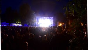 Om somrarna ordnas det många evenemang i Raseborg. Toto uppträdde på Juli Festivalen i Ekenäs.