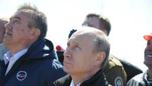 President Vladimir Putin följer med uppskjutningen av en raket från den nya rymdbasen Vostotjnyj. President Vladimir Putin följer med uppskjutningen av en raket från den nya rymdbasen Vostotjnyj 28.4.2016