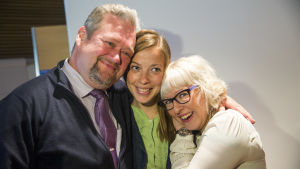 Jari Myllykoski, Li Andersson och Aino-Kaisa Pekonen. LI Andersson flankeras av Aino-Kaisa Pekonen och Jari Myllykoski