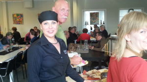 Susanne Liljeström-Holm på sin lunchrestaurang i Nykarleby. Susanne liljeström-holm