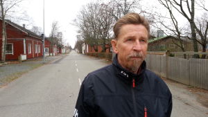 Carl-Gustav Mangs är ordförande i stadsstyrelsen i Kaskö. Stadsstyrelsens ordförande i Kaskö Carl-Gustav Mangs.