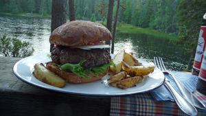 Älgburgare med klyftpotatis Älgburgare med klyftpotatis
