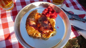 Rösti med stekt fläsk och rårörda lingon Rösti med stekt fläsk och rårörda lingon