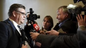 Soini fick i morse genast svara på frågor gällande Kankaanniemi då han anlände till regeringsförhandlingarna Timo Soini