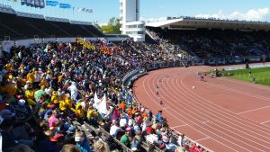 Stafettkarnevalen i Helsingfors 2015. En bild över läktarna på Olympiastadion i Helsingfors.