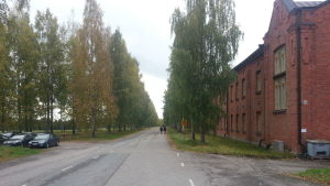Lugn stämning på flyktingmottagningen i Hennala efter nattens våldsdåd.