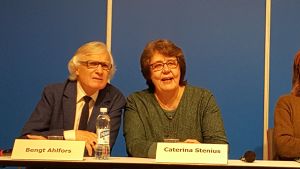 Bengt Ahlfors och Caterina Stenius på Helsingfors bokmässa 2015. här går det under! caterina stenius historik över lilla teatern i helsingfors. 2015., Bengt Ahlfors och Caterina Stenius.