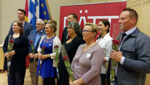 Den nyvalda styrelsen: Fr.v. Hildur Boldt, Jacob Storbjörk, Rune Westerlund, Jonna Lindqvist, Eva Comét, Viktor Kock (ordförande), Anita Spring, Anette Karlsson (första viceordförande), Kyösti Kurvinen (andra viceordförande). Michael Moberg saknas på bilden. FSD:s styrelse: Fr.v. Hildur Boldt, Jacob Storbjörk, Rune Westerlund, Jonna Lindqvist, Eva Comét, Viktor Kock (ordförande), Anita Spring, Anette Karlsson (första viceordförande), Kyösti Kurvinen. Michael Moberg saknas på bilden.