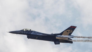 Turkiet uppger att det ryska planet sköts ner av turkiska jaktplan av typen F-16. Planet sköts ner av ett turkiskt militärplan av typen F-16.