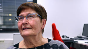 Den långvariga SDP-politikern Maija Anttila är förvånad över Pajunens förslag. Maija Anttila leder social- och hälsovårdsnämnden i Helsingfors.