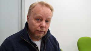Åke Finne vid lektorsfacket är upprörd. lektor i marknadsföring vid Hanken, andra vice ordförande för Förbundet för undervisningssektorn vid universiteten YLL