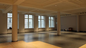 Den stora utställningssalen är tom ännu i några månader. Helsingfors stadsmuseum.