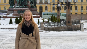Martta Lindström är orolig över att allt färre vågar bilda familj och köpa bostad och att allt fler flyr utomlands. Martta Lindström jobbar vid Helsingfors universitet som står inför massuppsägningar.